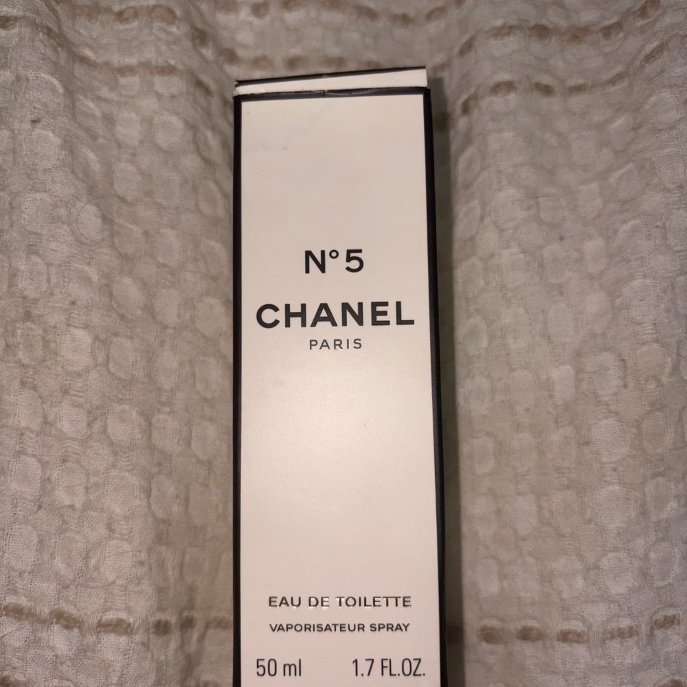 Chanel #5 - Picture 3 of 3